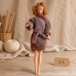 Manteau brun ceinturé pour poupée Barbie™