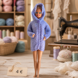Manteau mauve à capuche pour poupée Barbie™